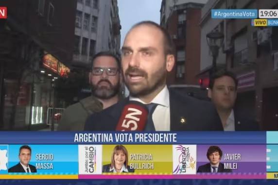 Parlamentar apoia Javier Milei, candidato de extrema direita que encampou propostas semelhantes às do ex-presidente brasileiro Jair Bolsonaro