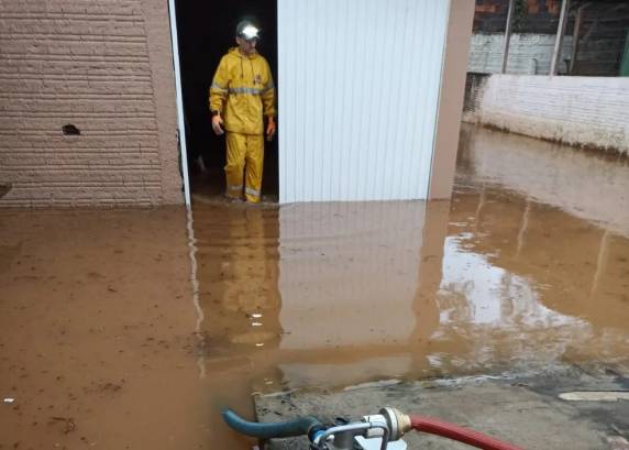 Principais estragos ocorrem no Oeste, que já havia registrado mortes e outros prejuízos em outubro por conta de enchentes.