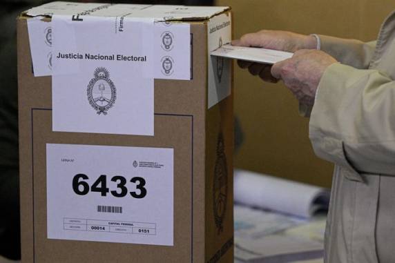 Sergio Massa associa imagem de Javier Milei à do ex-presidente Jair Bolsonaro e adversário resgata acusações da Lava-Jato contra o atual presidente, Luiz Inácio Lula da Silva