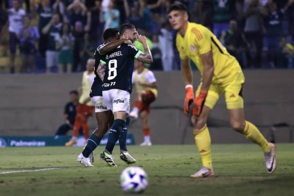 Com o resultado, time colorado se mantém com 43 pontos, na 12ª posição. Paulistas ficam na ponta, com 62, ao menos até os jogos de Grêmio e Botafogo no domingo