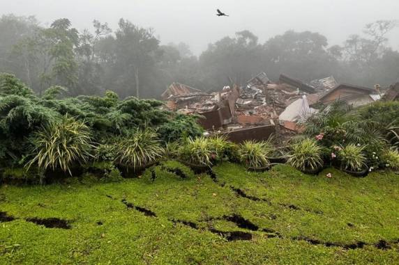 Moradores das áreas do entorno foram evacuados no final de semana e não há registro de feridos