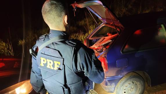 O veículo foi encaminhado, juntamente com a droga, para a polícia judiciária em Passo Fundo.