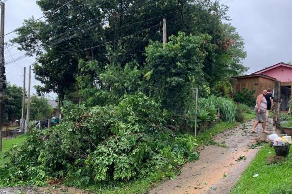 Inmet emitiu alerta de tempestade para o Estado que deve se estender até as 10h de segunda-feira