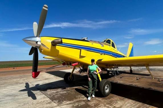 Aos 34 anos, Joelize Friedrichs integra a lista de 108 pilotos habilitados para o Air Tractor AT-802 no Brasil