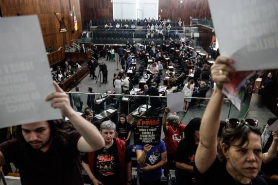 Deputados analisaram propostas encaminhadas pelo governo estadual; textos vão para sanção do governador Eduardo Leite