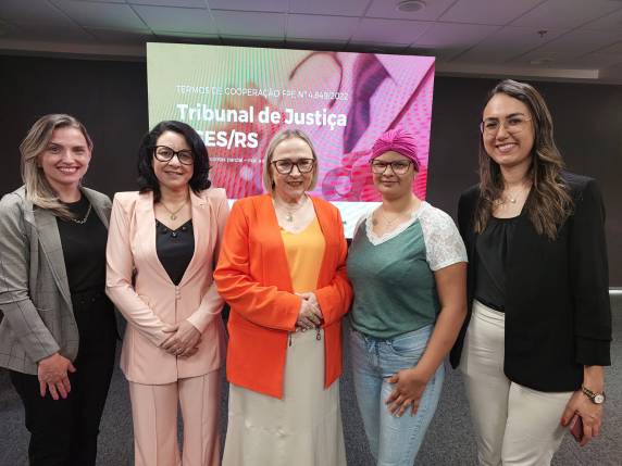 Apresentados pela secretária Arita Bergmann e pela diretora do DGAE, Lisiane Wasem Fagundes, os dados ressaltaram a produtividade de cada instituição, destacando hospitais como o Hospital Vida & Saúde, que ultrapassou a meta de exames e cirurgias estipuladas pelo recurso, ultrapassando os 100% da meta.