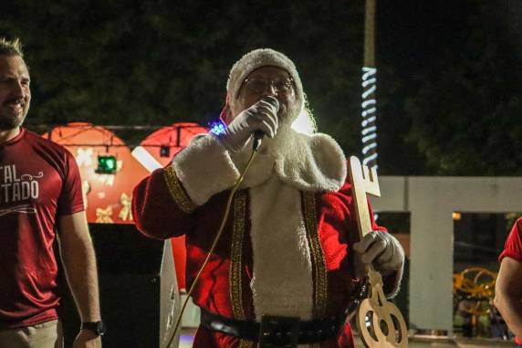 O Papai Noel veio acompanhado da comitiva da Show Time Eventos