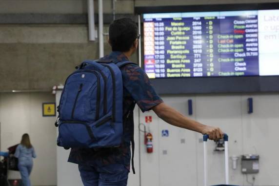 A disparada nas passagens aéreas preocupa até o ministro da Fazenda