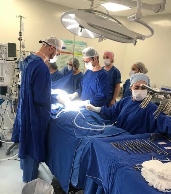 No início da manhã foi realizada a captação dos rins, pela equipe de profissionais encaminhados pela Central de Transplantes do RS.