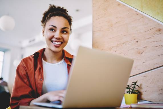 Curso gratuito para conclusão do Ensino Médio é voltado para pessoas acima dos 18 anos