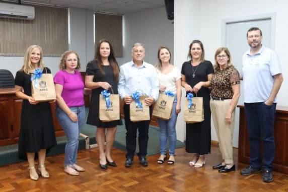 Em Três de Maio tomaram posse os cinco conselheiros titulares mais votados: Luiz Airton de Souza, Angelita Fabiana Marmitt, Ivete Paulina Pandolfo, Fabiola Paloma Figueira Hols e Elis Tatiana Telka.