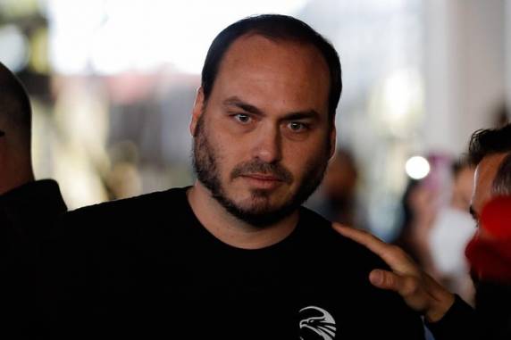 Buscas e apreensões são realizadas para localizar possíveis destinatários de informações, conforme divulgado na manhã desta segunda-feira pelo blog da jornalista Andréia Sadi e pelo jornal O Globo