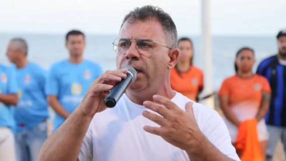 Presidente da Câmara de Barra Velha assumiu posto, após vice-prefeito declinar. Douglas Elias Costa está entre 18 prefeitos de cidades de SC presos em 1 ano e 2 meses.