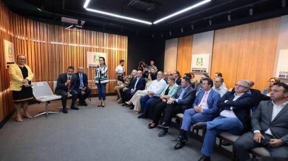 Realizado em Porto Alegre, o ato contou com a presença do governador Eduardo Leite, da secretária Arita Bergmann e do presidente da Federação, Luciney Bohrer.