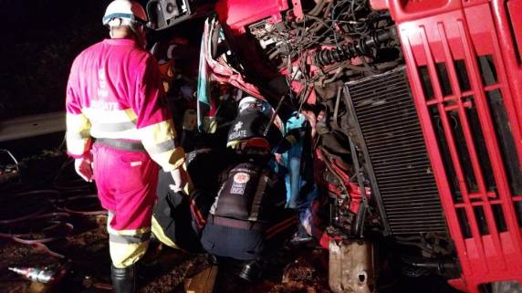 Acidente aconteceu no km 307, na noite deste domingo