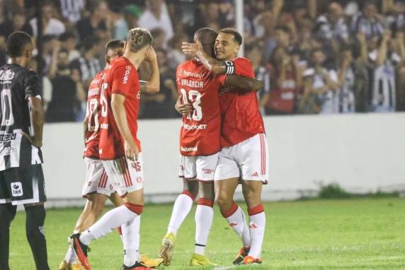 Colorado, que poderia ter vencido por placar maior, segue na vice-liderança, a dois pontos do Grêmio