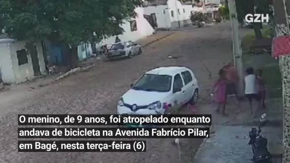 Câmeras de segurança captaram o momento do acidente; menino está hospitalizado e motorista afirma que ele 