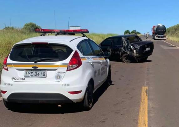 Os dois feridos ocupavam o carro.