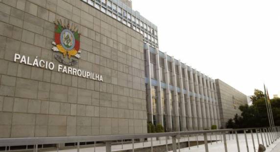 Há oportunidades para candidatos de nível Superior e Médio completos