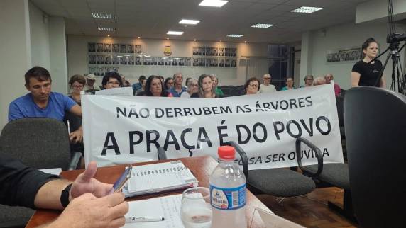 Grupo de moradores estiveram presentes na 1ª Sessão Ordinária na Câmara de Vereadores de Três de Maio