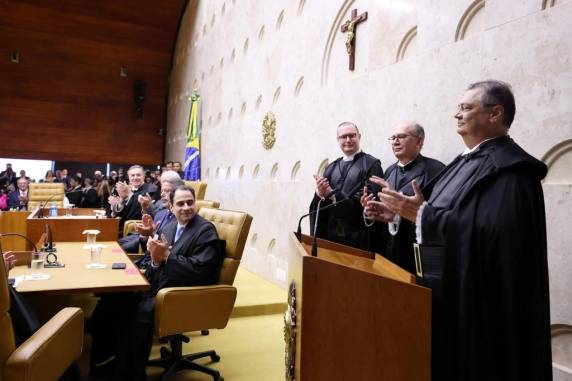 Magistrado foi indicado ao cargo em novembro pelo presidente Luiz Inácio Lula da Silva, presente na cerimônia desta quinta-feira, e aprovado na Corte após sabatina no Senado em dezembro