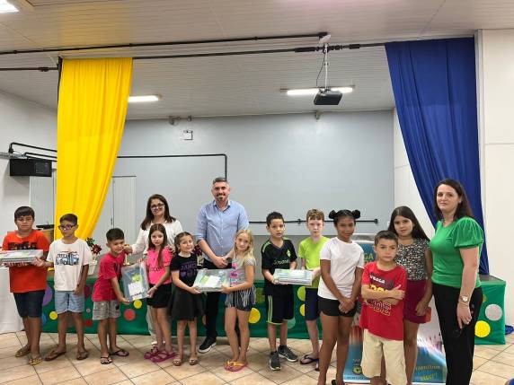 O evento, marcado por sorrisos e expectativas, reflete o compromisso em assegurar a equidade, o aprendizado e o acesso à educação.