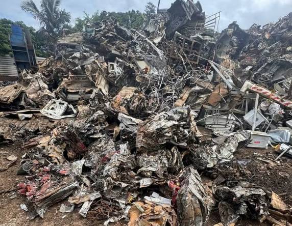 Estado decretou emergência epidemiológica pela dengue. Próxima etapa será em Joinville, que já registrou seis mortes pela doença. No local, devem ser amassados 1,5 mil veículos.