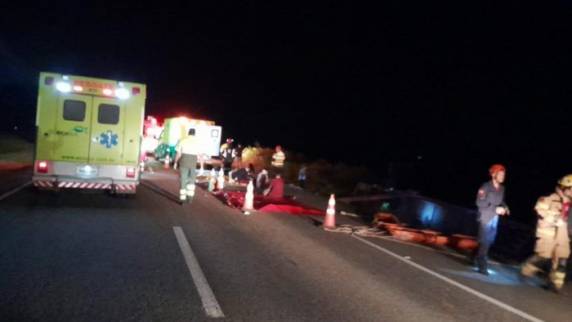 Conforme a Polícia Rodoviária Federal, 40 pessoas ficaram feridas. Motorista disse que tentou desviar de motocicleta que vinha na contramão