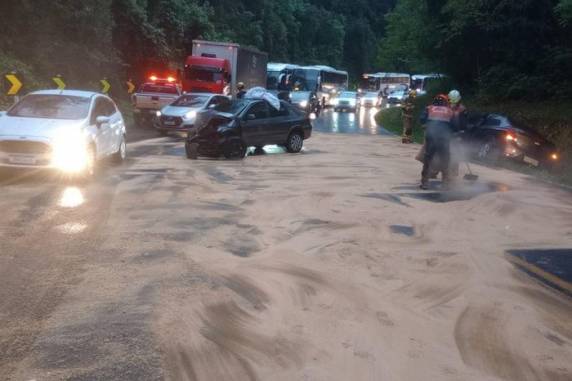 Vítima tinha 65 anos e era passageira de um dos veículos envolvidos no acidente