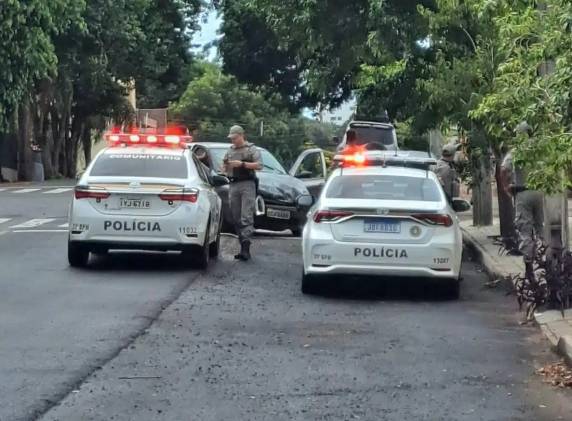 Acidente aconteceu no início da tarde desta quinta-feira