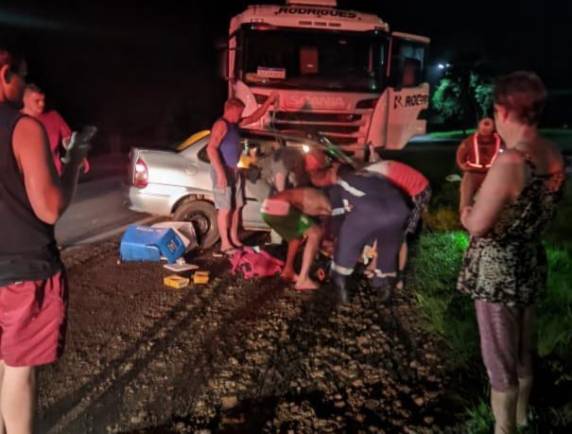 O acidente ocorreu na madrugada deste sábado