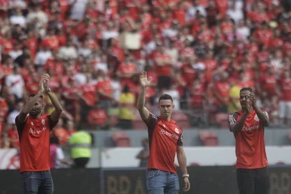 Valencia, Igor Gomes e Mauricio fizeram os gols da vitória colorada; adversário será Guarany de Bagé ou Juventude