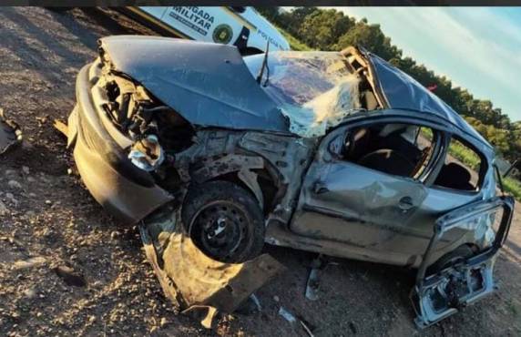 Acidente aconteceu na rodovia no fim da tarde deste domingo