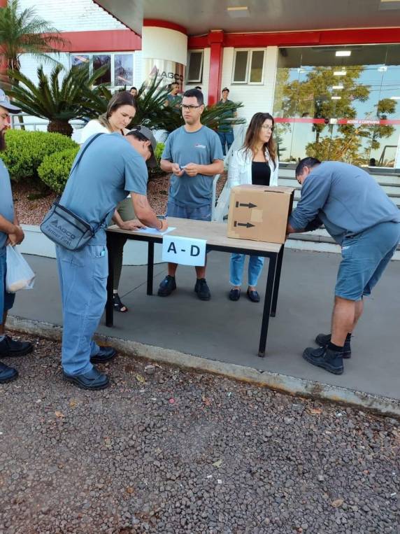 A proposta inclui o programa de lay-off, com suspensão temporária dos contratos, mantendo 100% da base de remuneração durante férias, sem impacto no 13º salário.