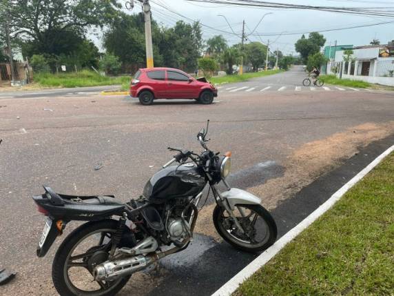 Vítima de 31 anos ainda não teve a identidade divulgada. Motorista do carro não se feriu