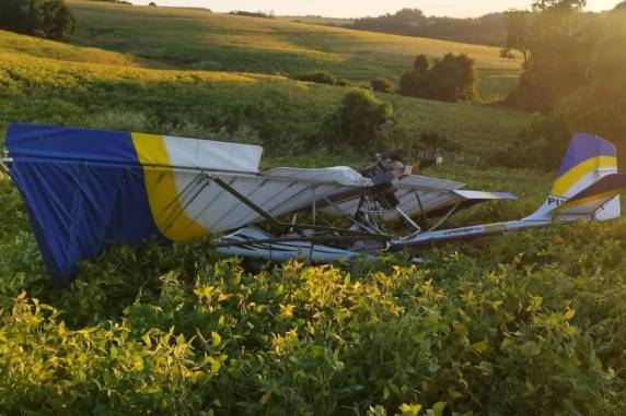 Aeronave era usada para passeio de pai e filho na tarde deste sábado (23)