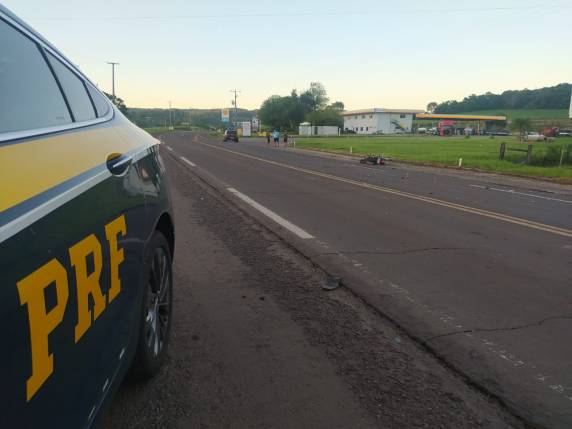 O acidente causou a morte do condutor da motocicleta, 56 anos,  e lesão grave no passageiro, 50 anos.