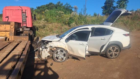 O condutor da carreta não teve lesões, do automóvel, o condutor teve ferimentos graves e três ocupantes tiveram ferimentos leves.