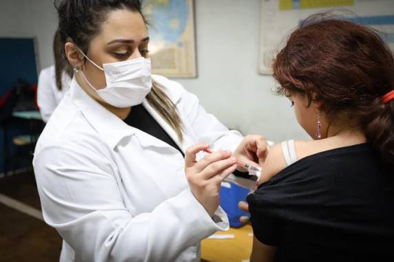 Secretaria da Saúde aponta aumento de casos entre crianças e idosos e reforça importância da imunização