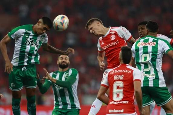 Mercado e Robert Renan desperdiçaram suas penalidades; time da Serra vai encarar Grêmio ou Caxias na final