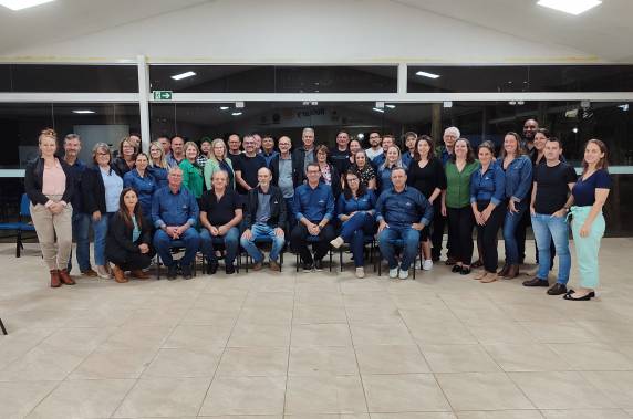 Nova diretoria, que assume a gestão da cooperativa pelos próximos três anos, foi eleita durante assembleia e conta com Fábio José Turra como diretor 1º secretário, Luiz Marcos Thomas como diretor 2º secretário e José Álvaro Pacheco como diretor de finanças