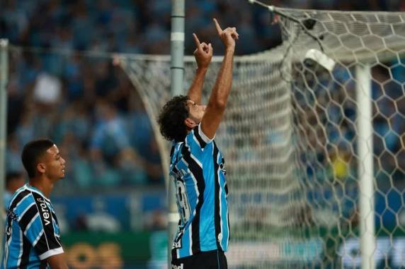 Diego Costa, duas vezes, e Cristaldo fizeram os gols do Tricolor; decisão contra o Juventude será disputada nos dois próximos sábados