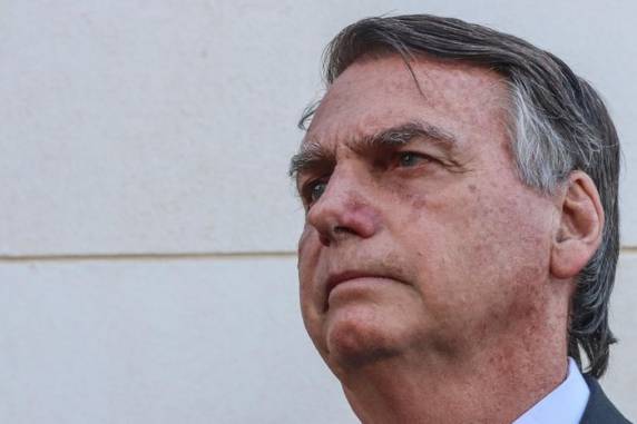 Defesa do ex-presidente enviou esclarecimentos ao ministro Alexandre de Moraes