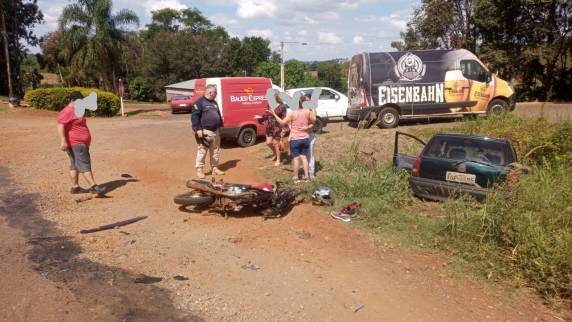 Veículos colidiram próximo ao trevo da Pioneer