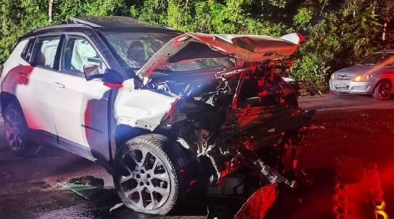 Colisão frontal na noite de sexta-feira deixou ainda três feridos que foram encaminhados para hospitais da região