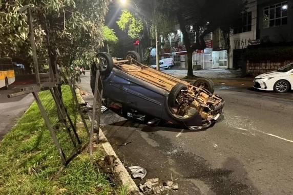 De acordo com a Brigada Militar, ela apresentava machucados, considerados sem gravidade, e foi encaminhada para atendimento hospitalar