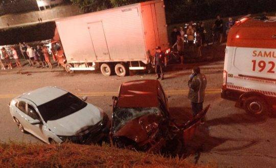 Acidente ocorreu na noite desta segunda-feira (8)