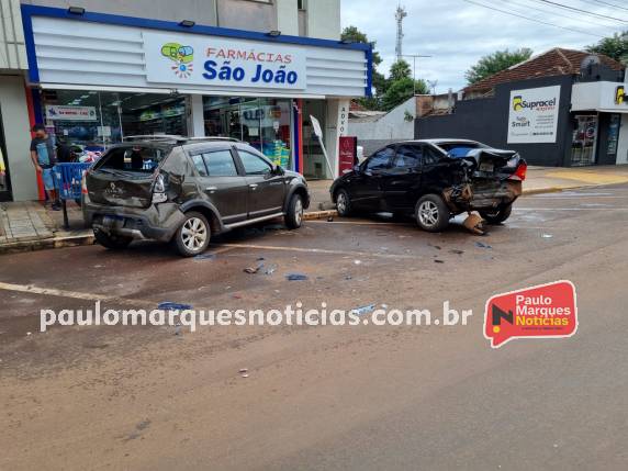 O acidente ocorreu em frente a farmácia São João