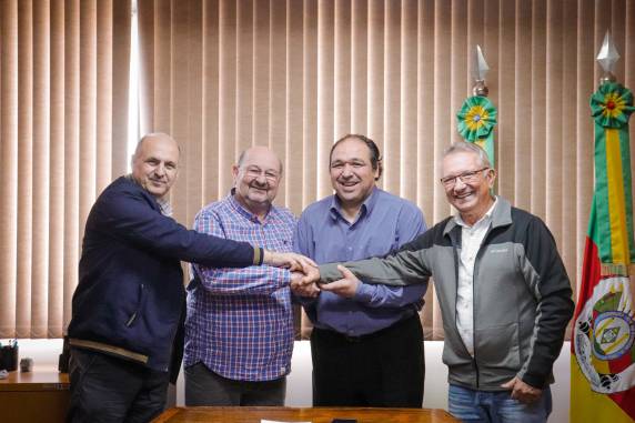 Com a janela para a troca de partido, o União Brasil chegou a 225 vereadores.