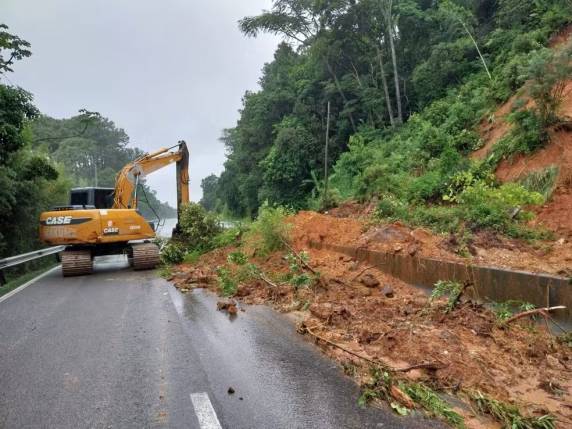 Defesa Civil prevê que chova até três vezes mais do que o esperado para abril em apenas quatro dias.